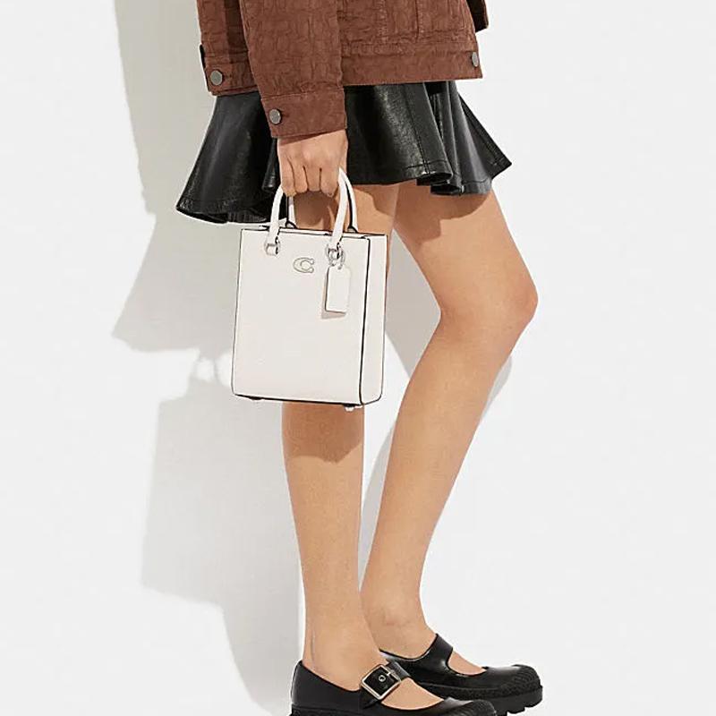 Coach 16 Solid Color Embossed Logo Embroidered Logo Shoulder Strap Cow Leather Tote Bag Tote Bag Shopping Bag Handbag Small Size Women's White