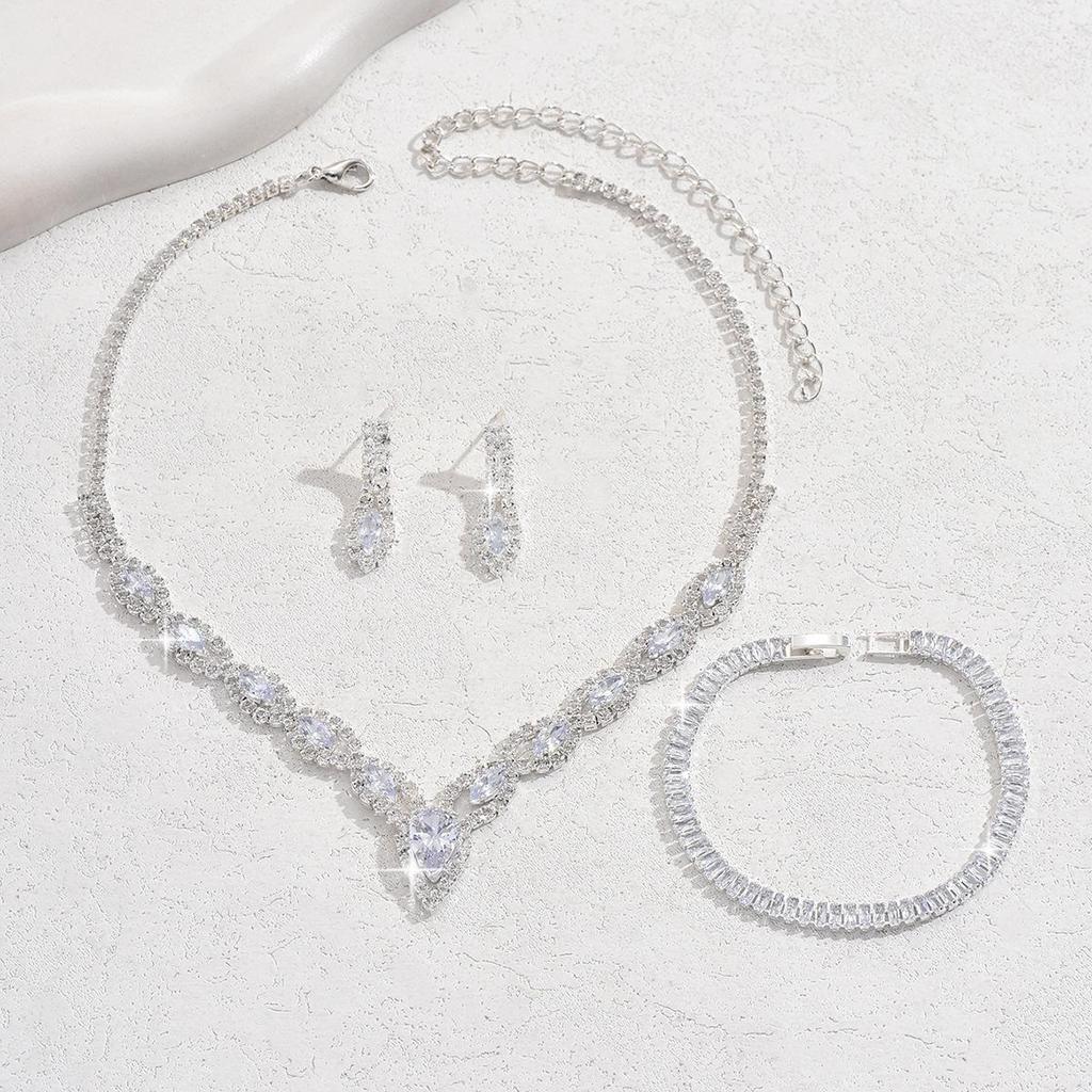 Conjunto de Joias de Zircônia de Luxo: Corrente de Clavícula e Colar Retro