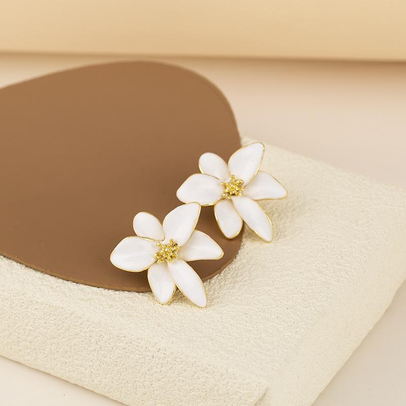 White Color Flower Big Petals Stud Earrings for Women Bohemian Alloy Statement Punk Simple Jewelry