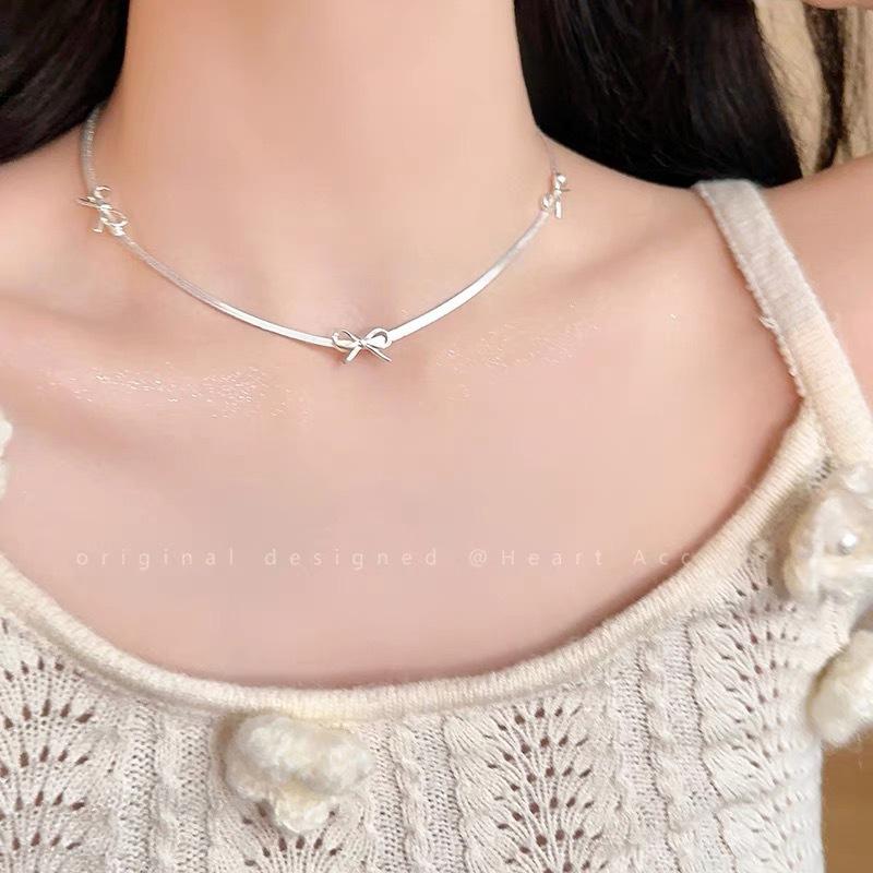 Camellia pearl necklace women's niche design sense collarbone chain high sense light luxury new neck chain