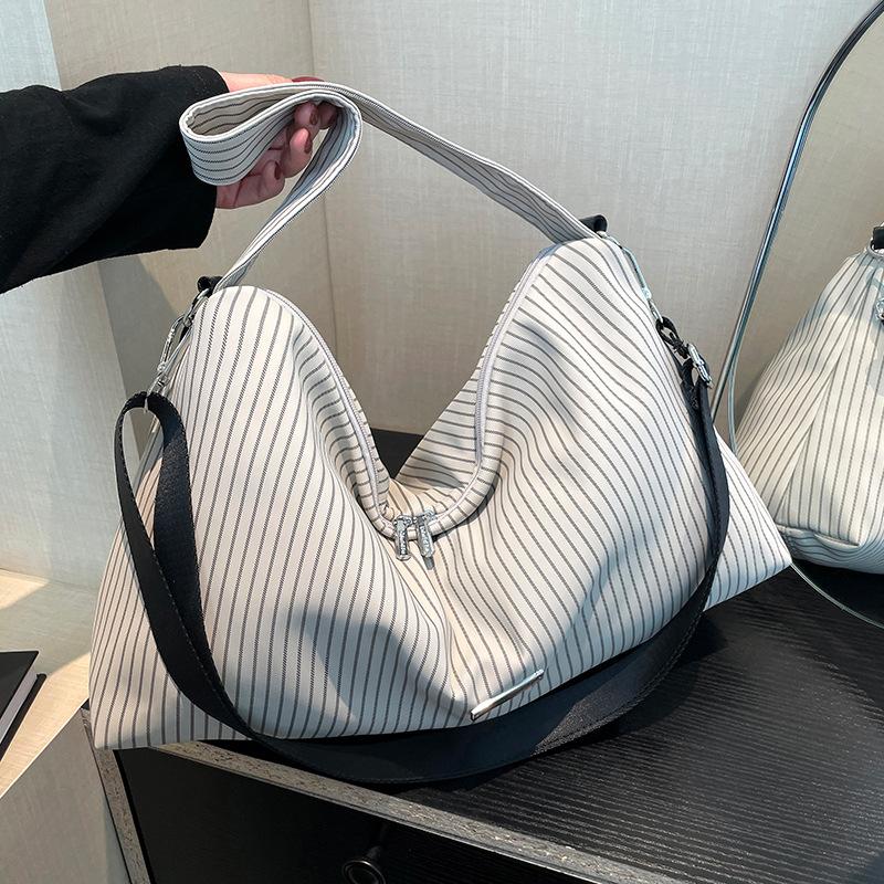 New Lazy Trend Shoulder Bag Large Capacity Tote Bag Casual Versatile Underarm Bag