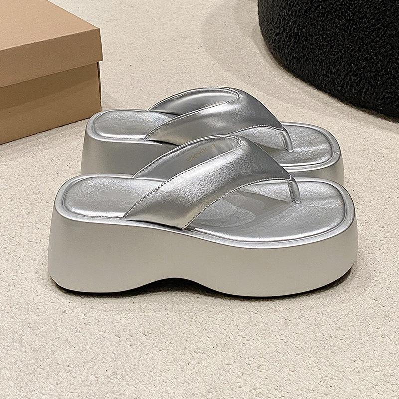 

Internet celebrities thick-soled flip-flops shoes women s summer wear 2025 new fashion casual high-end beach sandals 40 серебряный
