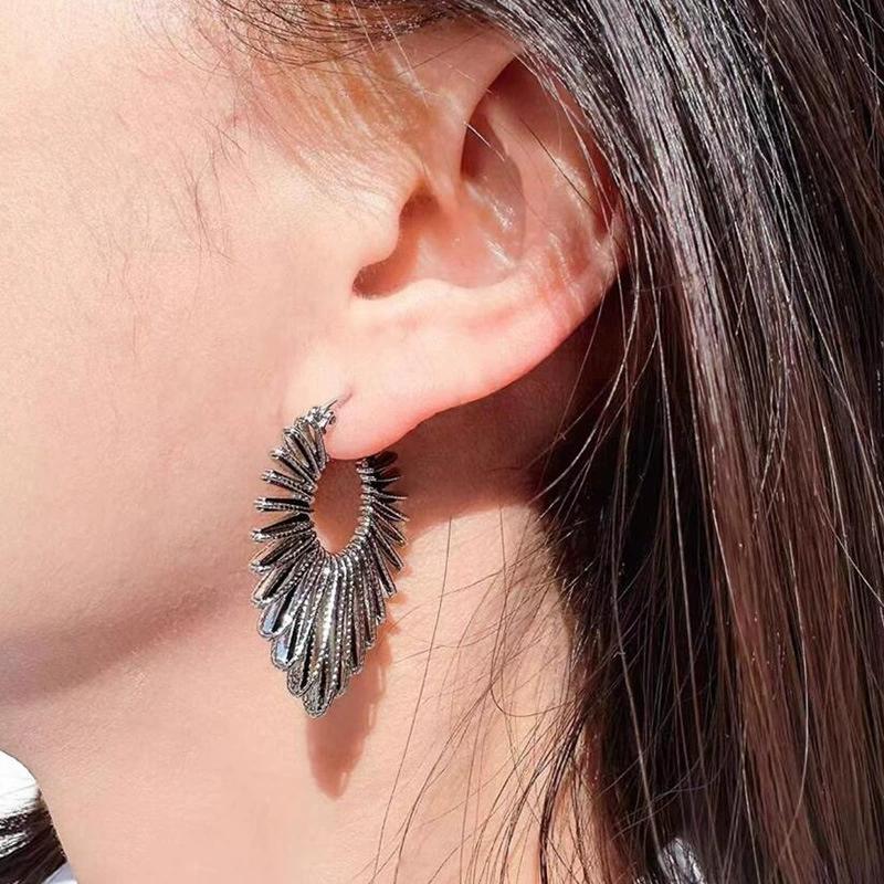 Punk Fan Shaped Metal Sunflower Exaggerated Hoop Earrings for Women Versatile Simple Hollow Earrings Wholesale Jewelry Accessory