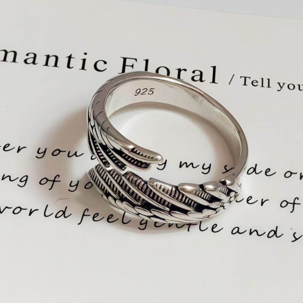 Retro Angel Wings Fashion Ring - Simple Versatile Design