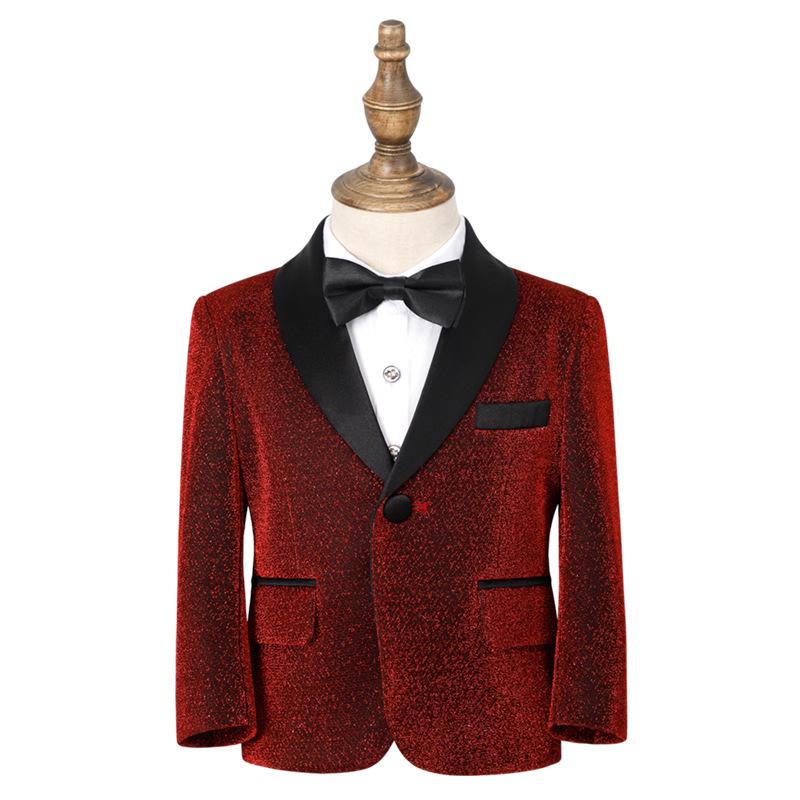 Chlapecký formální oblek v britském stylu pro družbu a klavírní vystoupení