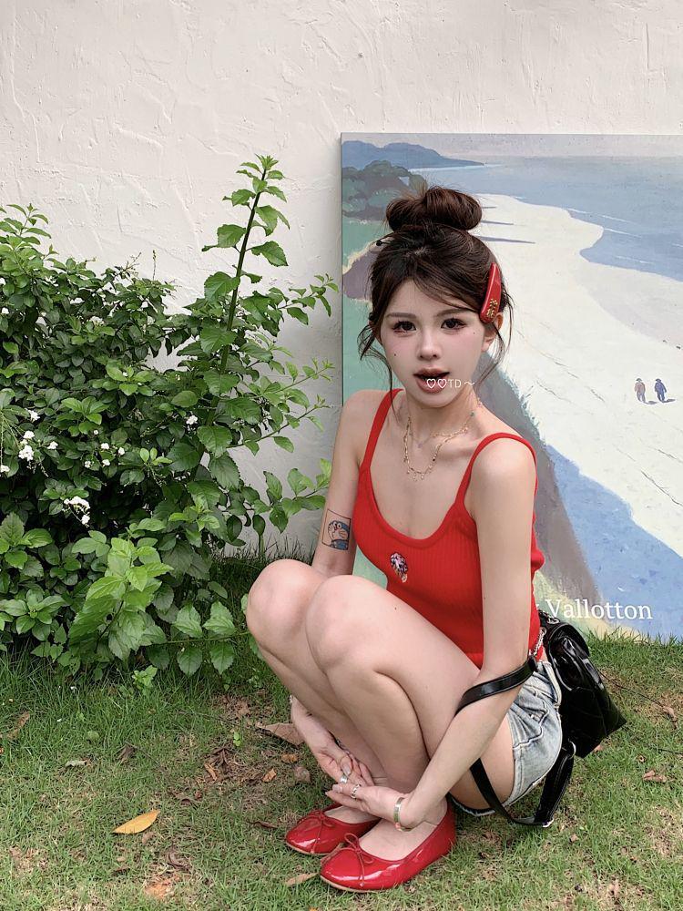 Spring 2025 Cartoon Embroidery Camisole: Women's Sweet & Spicy Slimming Top