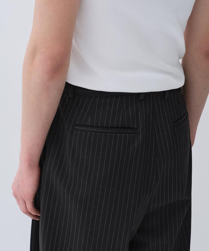 MUSINSA STANDARD Striped Extra Wide Two-Puck Hidden Elastic Waist Slacks [Charcoal Gray]