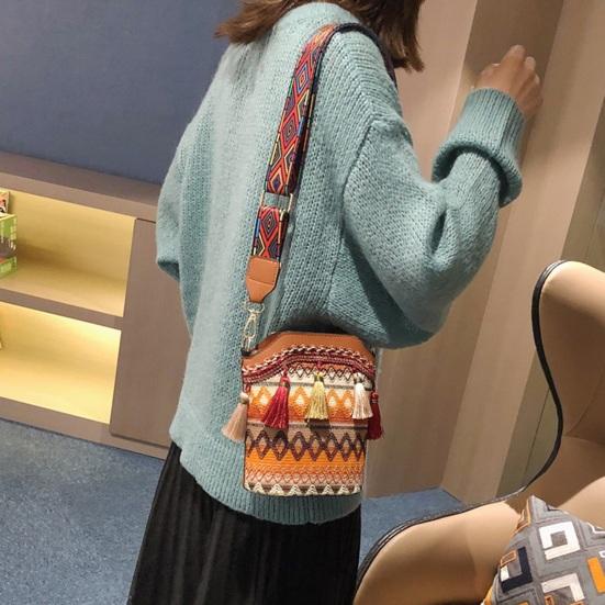 Boho Crossbody Bag with Tassel Retro Ethnic Crossbody Purse with Adjustable Strap Fringed Colorful Shoulder Bag for Women Holiday Street