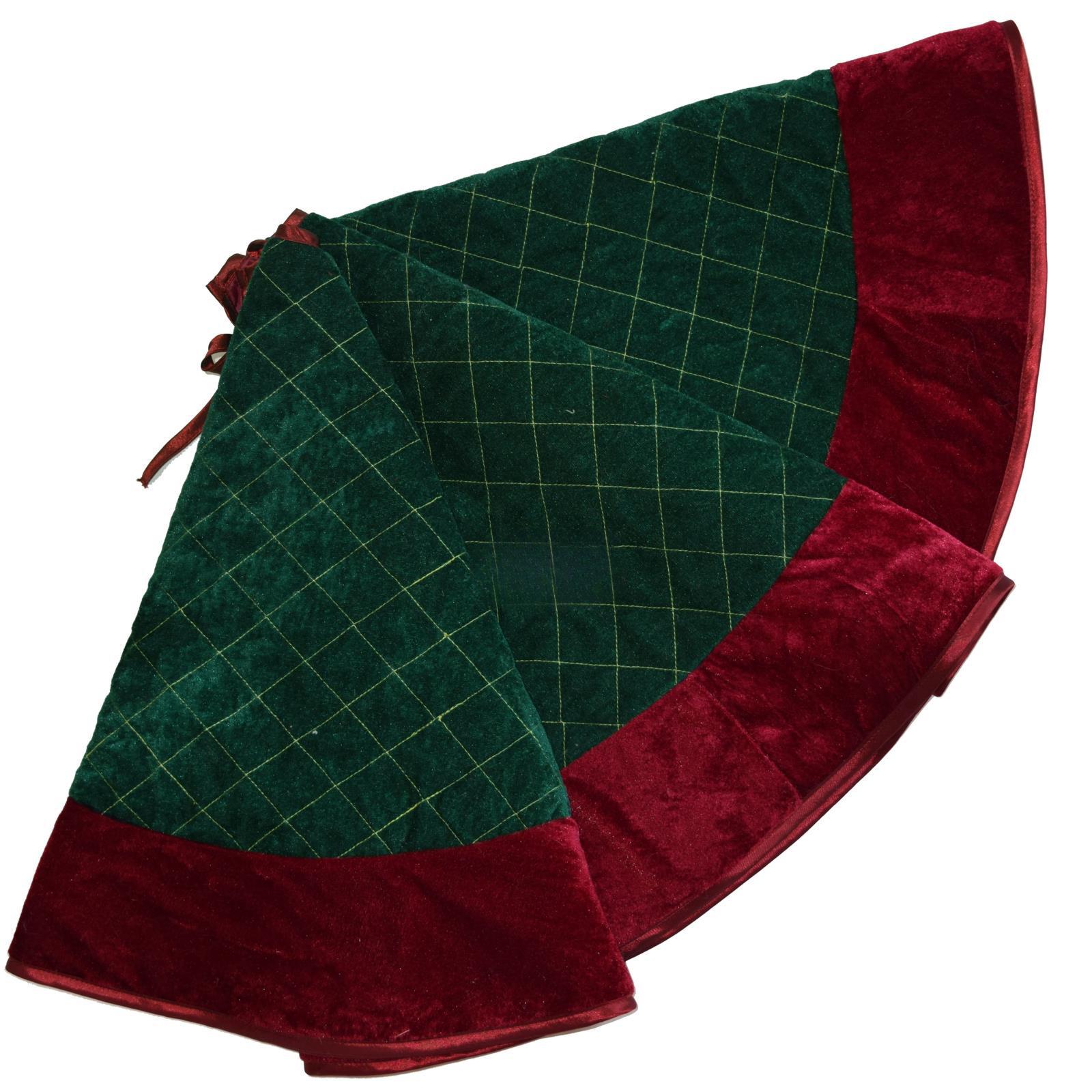 Solando Classic Velvet Quilted Christmas Tree Skirt with Red & Green Colors and Silk Flowers Decoration
