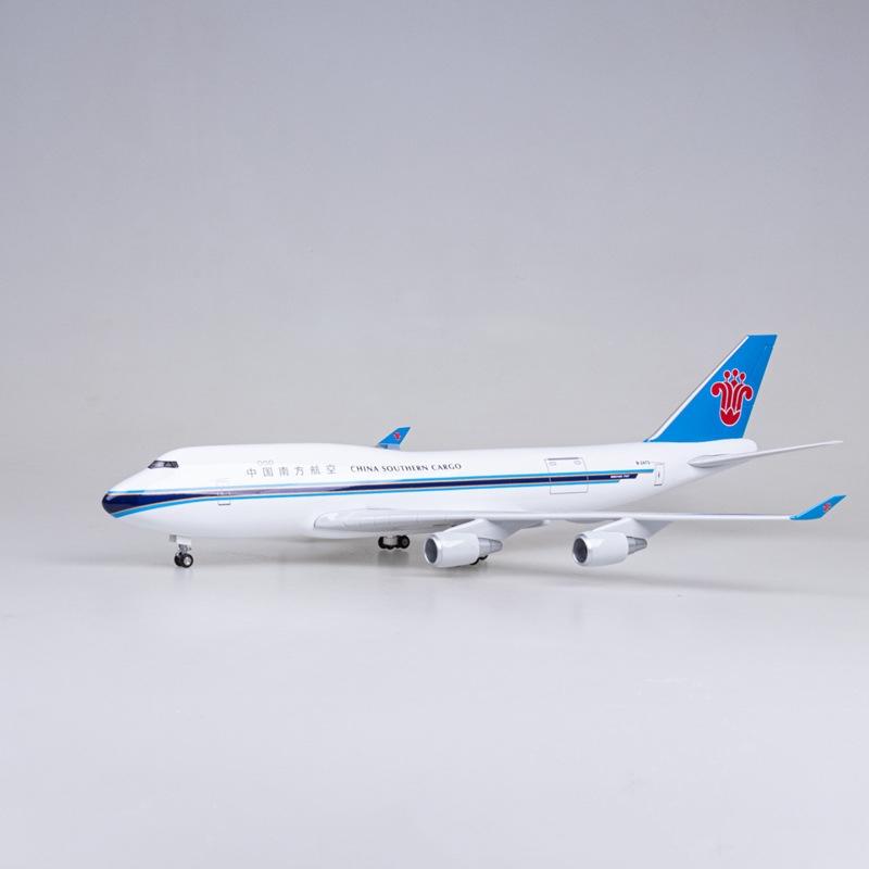 Boeing 747 B747 Southern Airlines Model Airplane 1/150 Scale 47CM Aircraft Resin Diecast Display With Light & Wheel Landing Gear