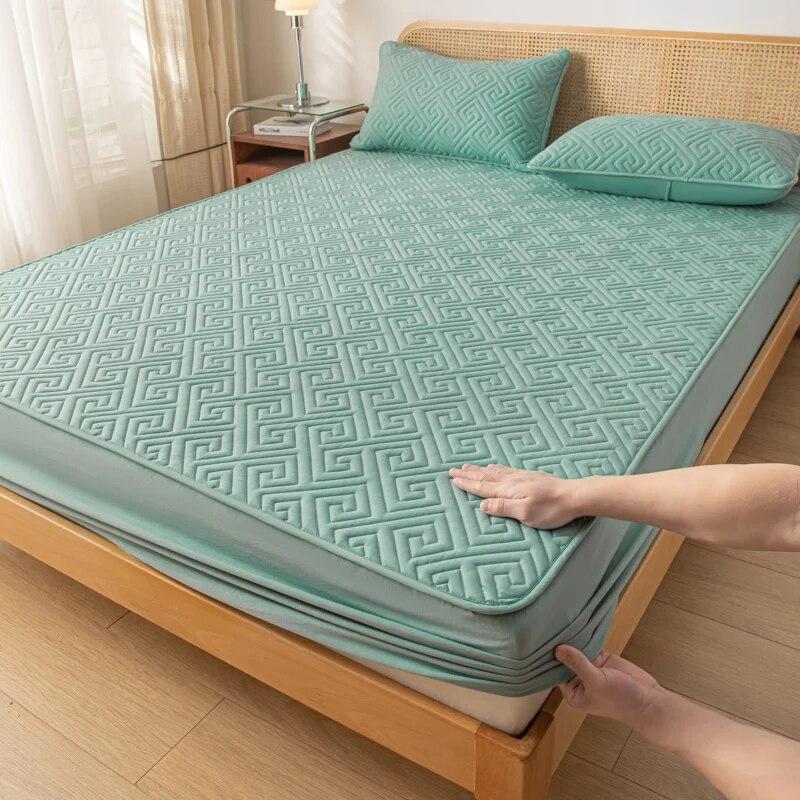 Waterproof Mattress Protector Cotton Padded Thickening Elastic Fitted Sheet Breathable Non-Slip Mattress Cover Machine Washable
