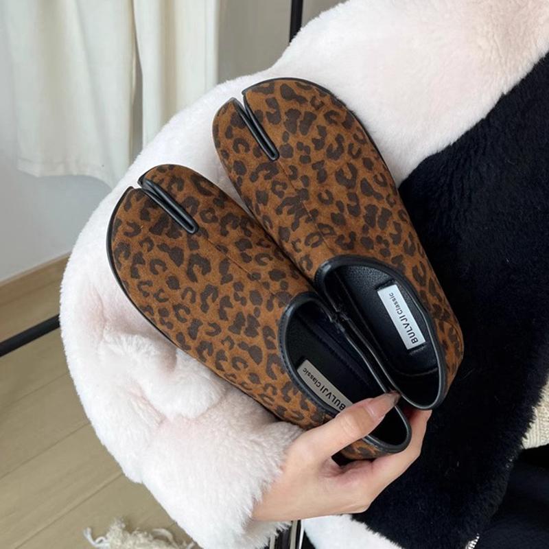 Fashion SUOJIALUN 2024 New Brand Women Flat Shoes Fashion Split Toe Slip On Ladies Elegant Loafer Shoes Soft Flat Heel Boat Shoes