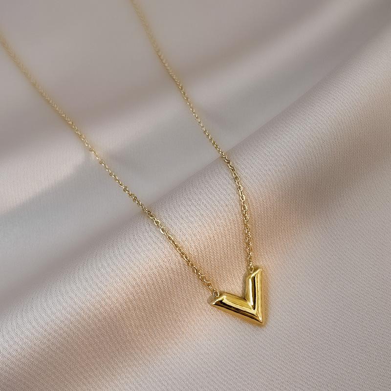 Korean Fashion V Letter Titanium Steel Necklace - Women's Simple Non-Fading Pendant Clavicle Chain