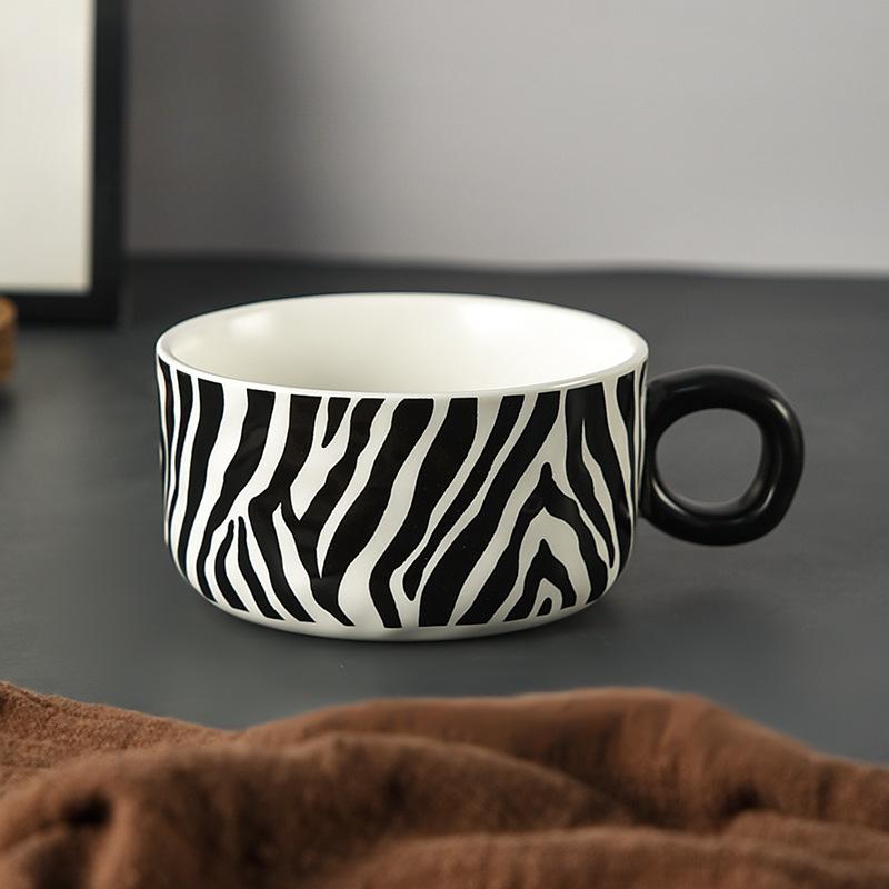 

Чашка для десерта мороженого из керамики с высоким содержанием, с животным узором, ощущение высокого класса, женская, для коммерческого использования, нишевый дизайн кофейной чашки 300ml