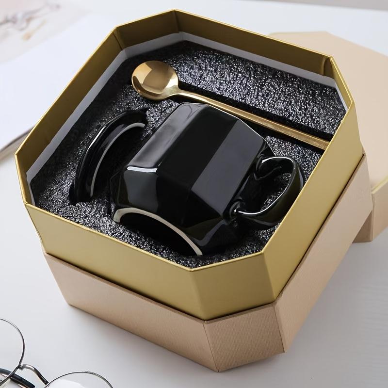 

Современная геометрическая керамическая кофейная кружка, безопасна для микроволновой печи, с термоизоляцией, идеально подходит для дома/офиса, идеальный подарок на День святого Валентина, в комплекте с подходящей ложкой