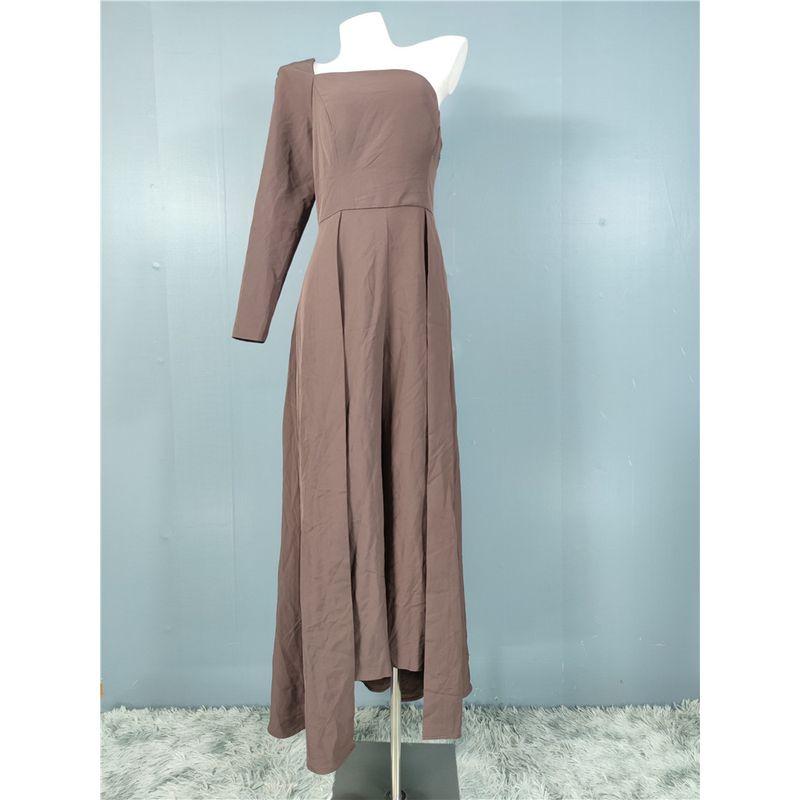 

Облегающий комбинезон на одно плечо с диагональным воротником в нишевом стиле, с длинными рукавами. Подходит для светской львицы, взрослой леди, классический, универсальный. Brown 12