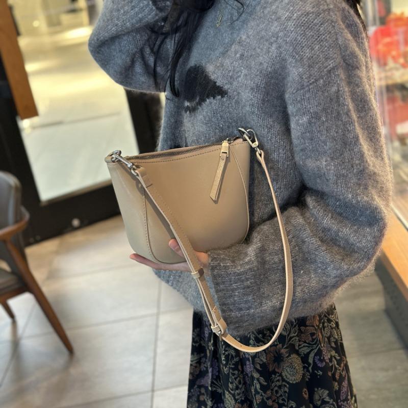 Leather Women's Bag Small Bag New Change Bag Women's Versatile High-quality Textured Commuter Shoulder Messenger Bag