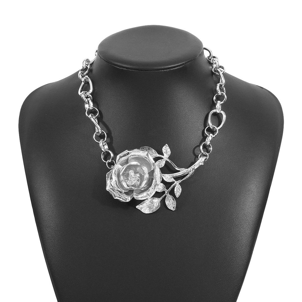 Tooxika Exaggerated Three-dimensional Metal Wind Collarbone Chain Sweet Cool Rose Flower Pendant Necklace Women