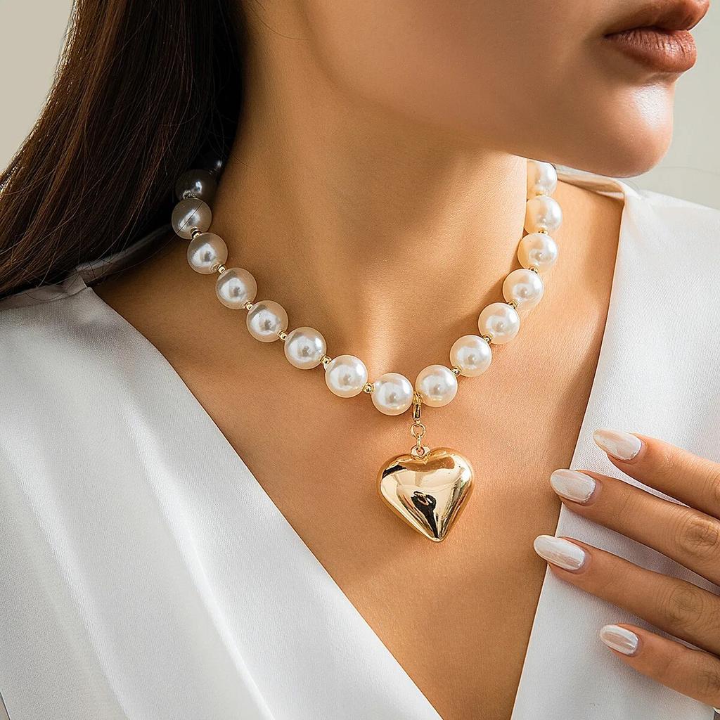 2 Stück Elegante Goth Imitation Perlen Kette Halskette für Damen Vintage Liebesherz Anhänger Choker Y2K Schmuck Hochzeits Accessoires