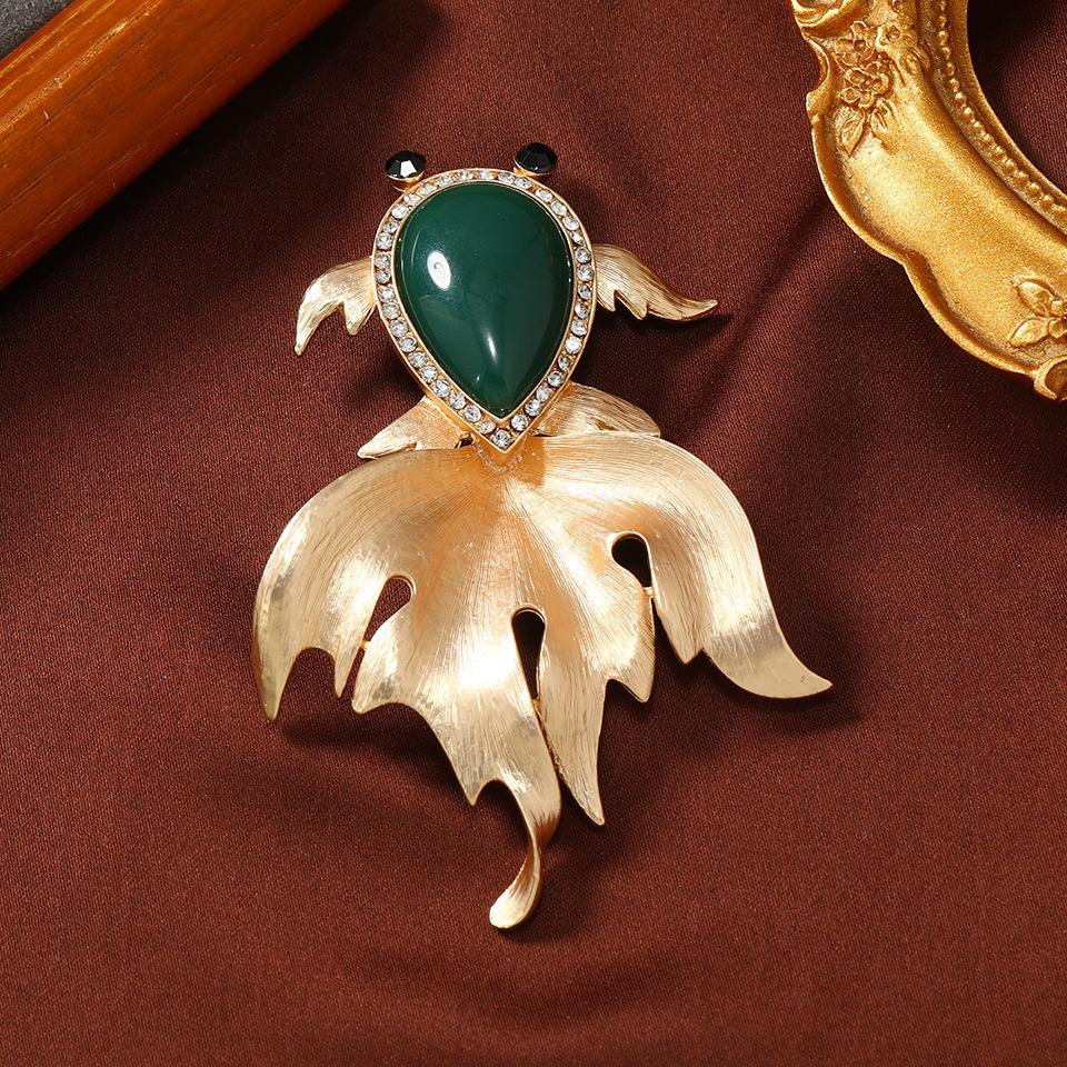 

Women Men Fashion Vintage Gold-fish Matte Badges Brooches Exqusitie Classic Unisex Sea Animal Cute Party Banquet Pins Corsages