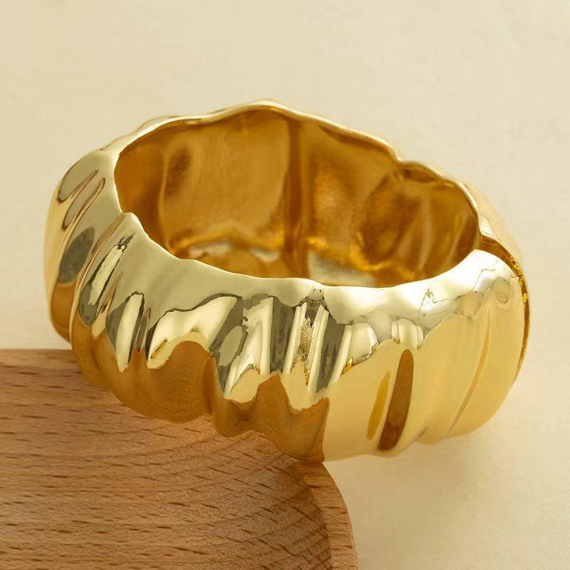 Wave Cold Wind Stacked Bracelet Exaggerated Simple Design Bracelet Light Luxury High-End Jewelry Women