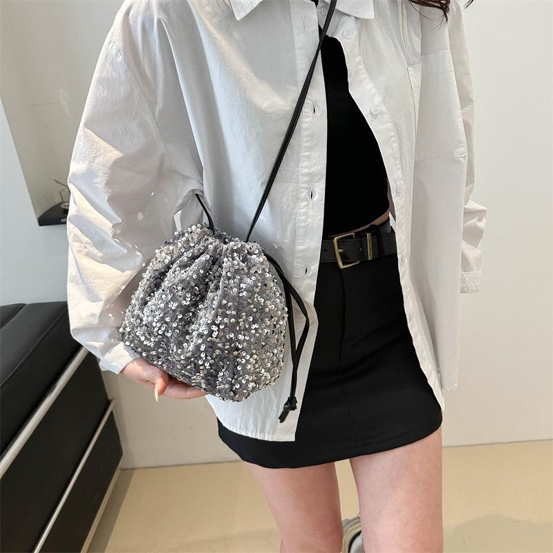 Internet Celebrity Sequins Fashion Drawstring Small Bag Women 2025 Spring New Versatile Ins Shoulder Messenger Bag Bucket Bag