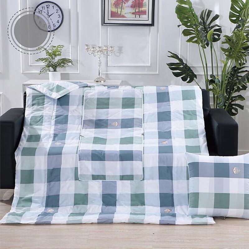 

Faunen Convertible Cushion Quilt
