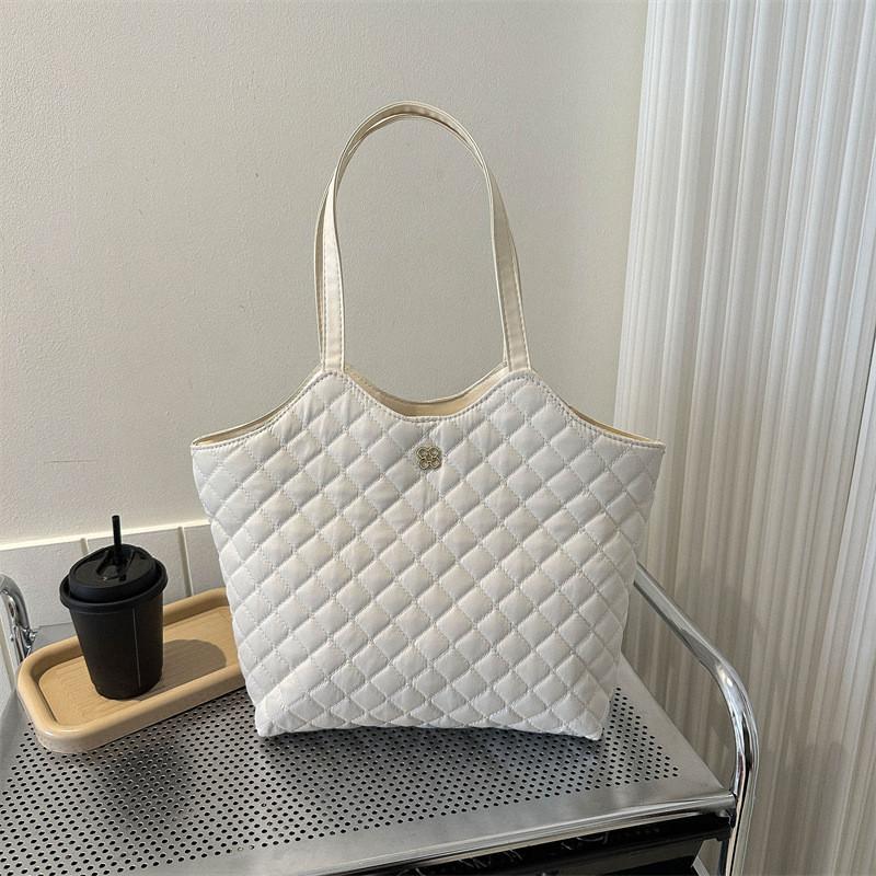 Street Style Womens Handheld Shoulder Bag With Quilted Design And Inner Pockets