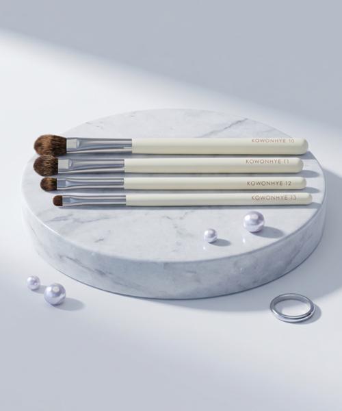 [Mustaev] Go Won-hye Natural Bristle Essential Brush Set (4-Piece) (G-BLUSH-SET01)