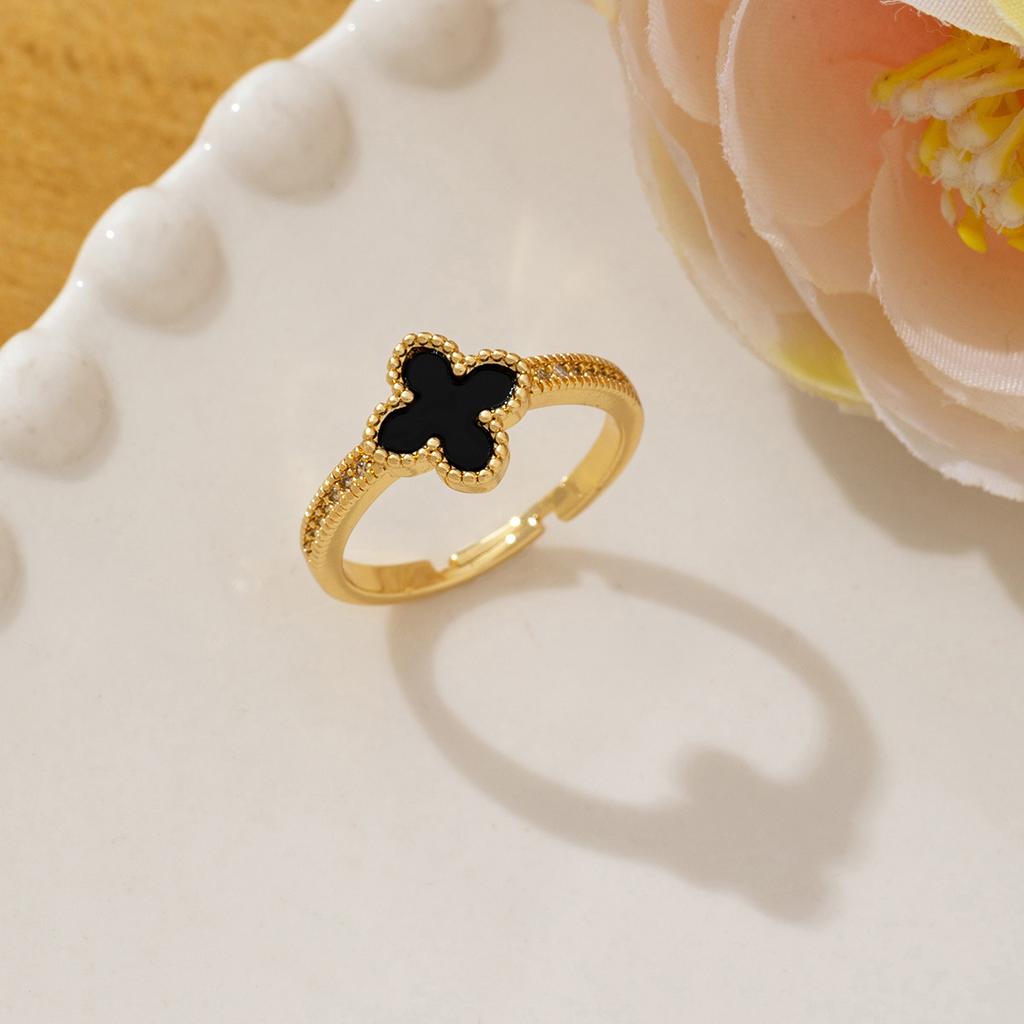 Four-Leaf Clover Ring Unique Shell-Shaped Band Lightly Luxurious and Fashionable Ring