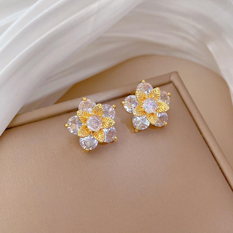 Five-Leaf Flower Necklace Earrings Set Light Luxury Micro-Inlaid Personalized Temperament Banquet Earrings Necklace Combination