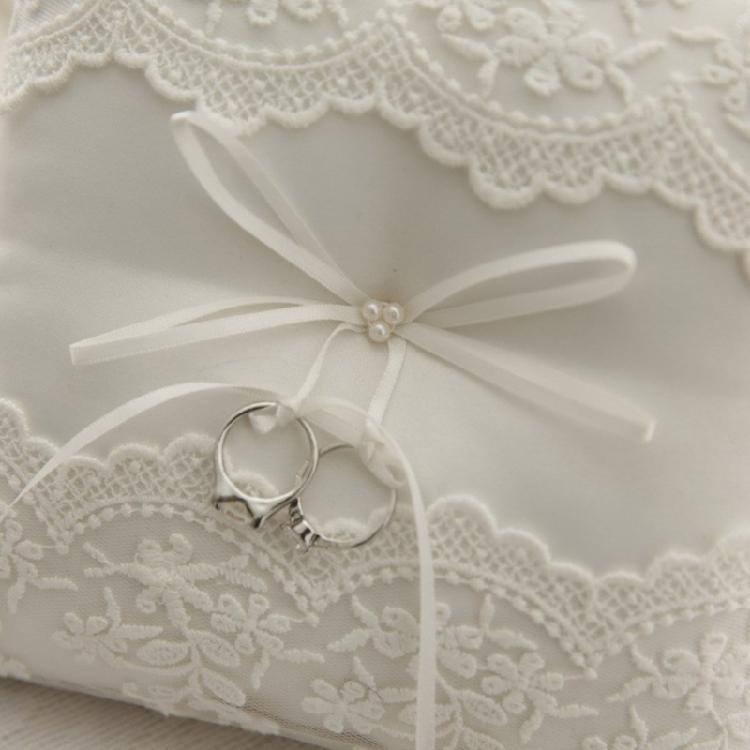 Romantics White Wedding Rings Pillow Lovely Bowknot Pattern Pillow European Styles for Wedding Parties