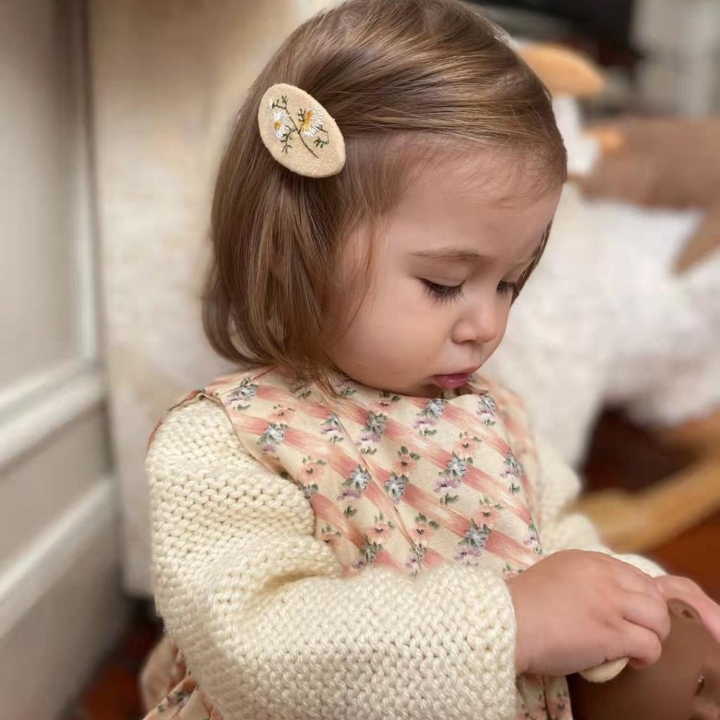 Retro haft z tkaniny trójwymiarowy mały kwiat spinka do włosów księżniczki, prosta wiejska spinka do włosów dla dzieci z kwiatem