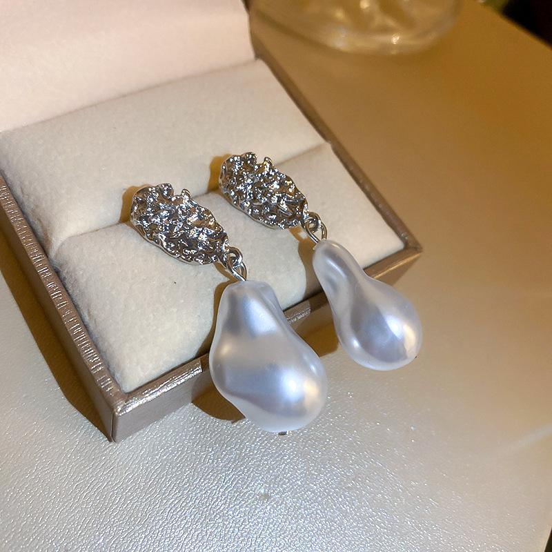 Rugged Geometry Irregular Pearl Earrings for Women Personalized Design Drop Earrings Fashion Versatile Style Zircon