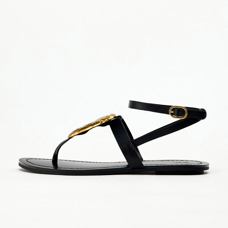 Fashion Fashion Metal Decoration Flat Sandals Women Luxury Designer Ankle Strap Flip Flops Summer Light Comfortable Slippers Sandalias