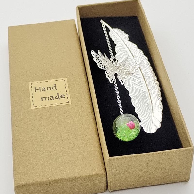 Popular Chinese Metal Feather Bookmark with Dried Flower and Butterfly Design - Perfect Teacher's Day Gift