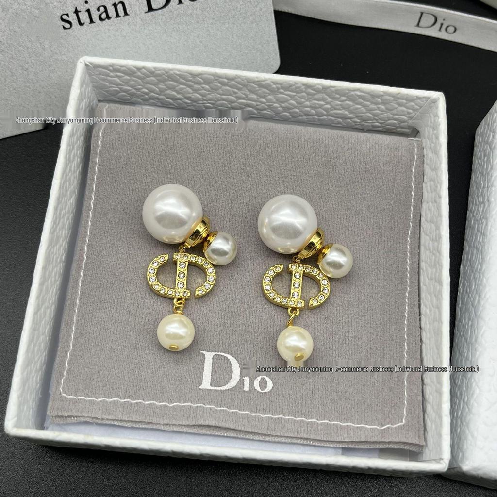 Women's Sweet Pearl Tassel Earrings with Inlaid Diamonds