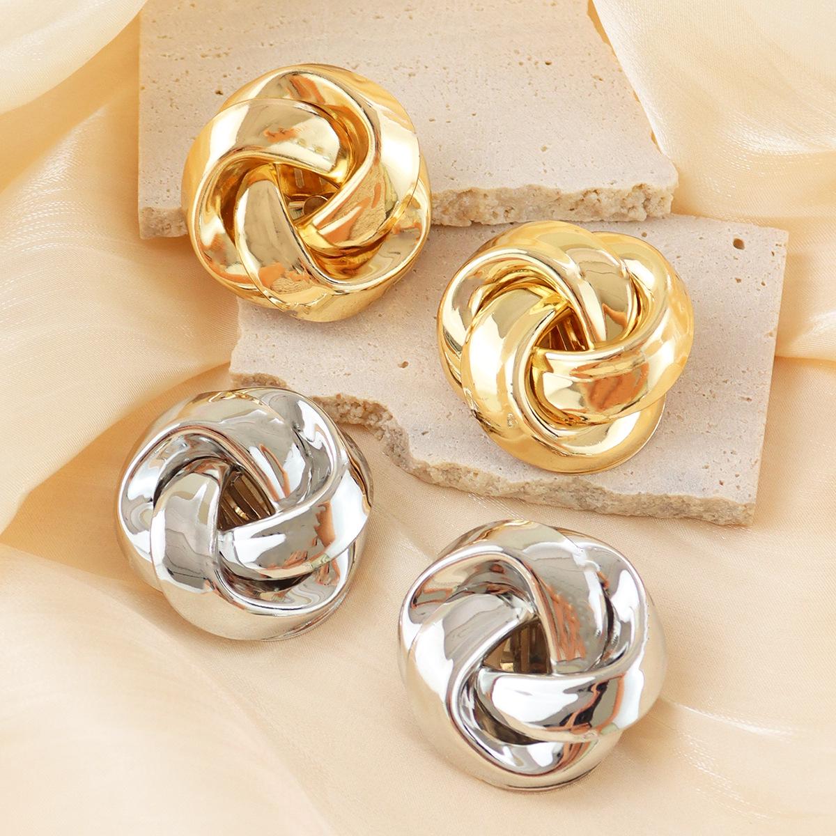 

Chic Geometric Metal Ear Clips: Fashionable, Niche Design, No Piercing Needed