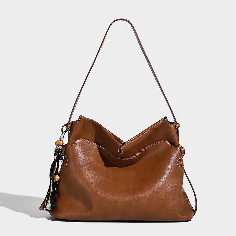 

Large Capacity Tote Bag Women s 2025 New Autumn and Winter Advanced Texture Fashion Commuter Shoulder Messenger Bag Brown（No Hanging Orname