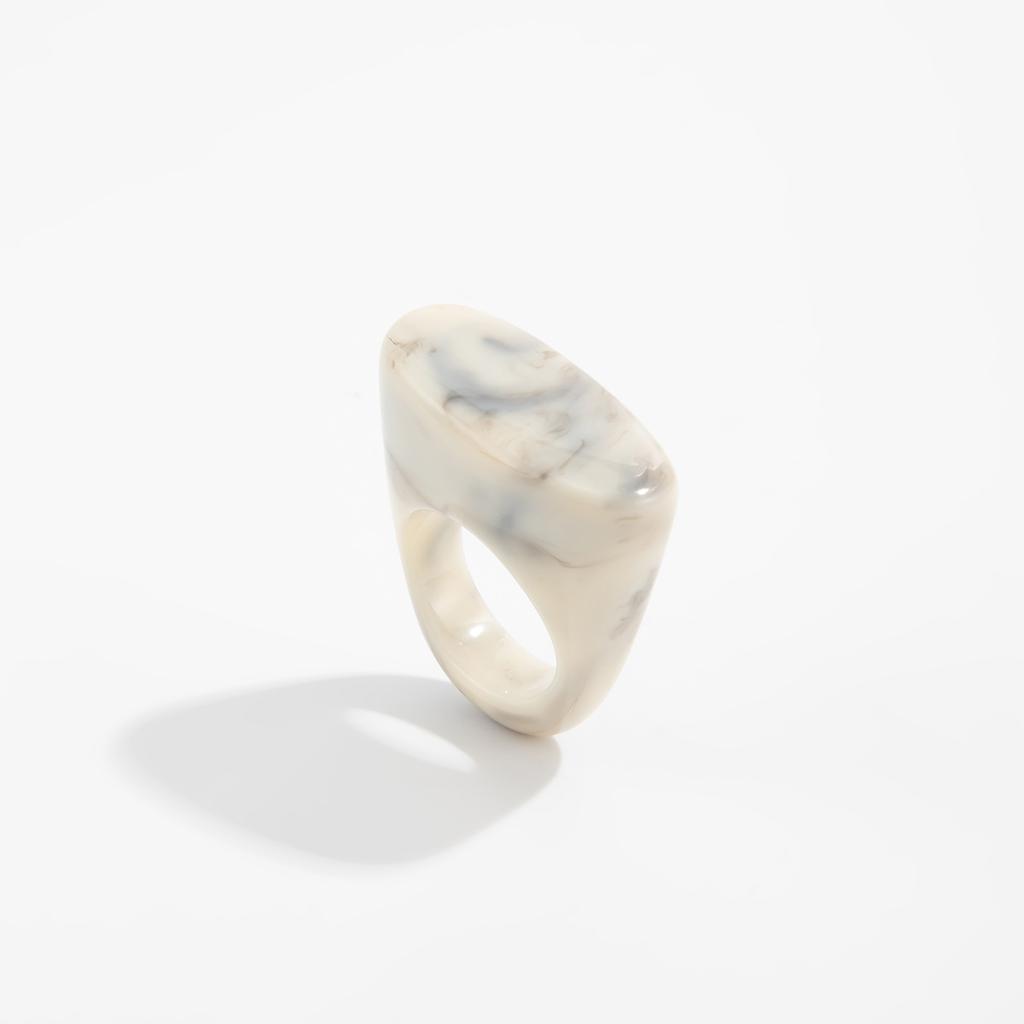 Design Color Geometric Oval Section Resin Ring, Stylish Smudge Acrylic Ring