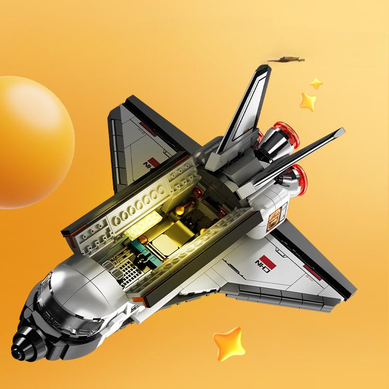 639pcs Creative Series Space Shuttle Astronaut Children's Building Block Toys no box