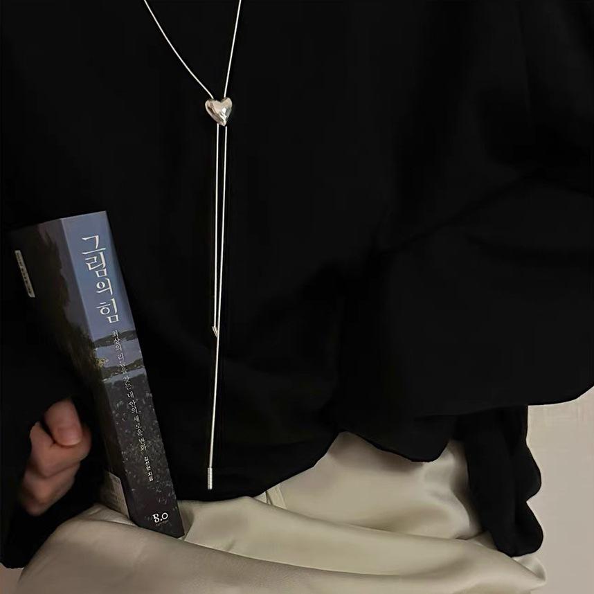 Korean S925 Sterling Silver Heart Snake Bone Sweater Chain: Autumn/Winter Fashionable High-End Choker.