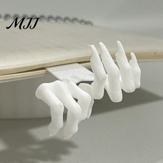 Personalized Bookmarks Gothic Creepy Demon Claw Bookmark, 3D Printed Scary Spooky Reading Marker Hand Bookmark for Book Lovers, Halloween Bookshelf