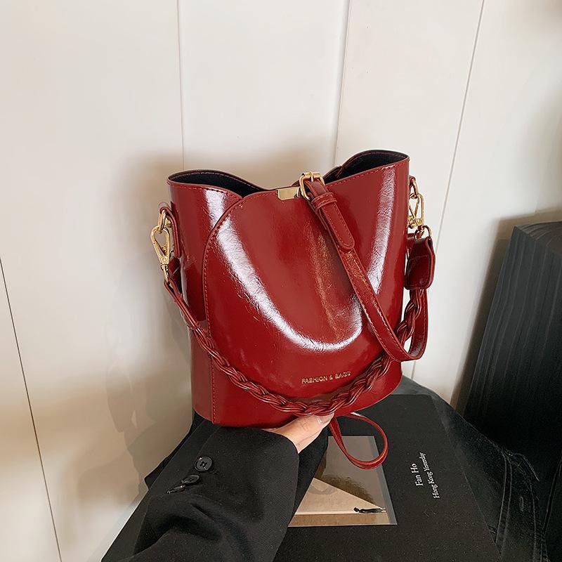 

2024 Модная женская фактурная сумка-ведро через плечо и сумка-мессенджер without pendant красный