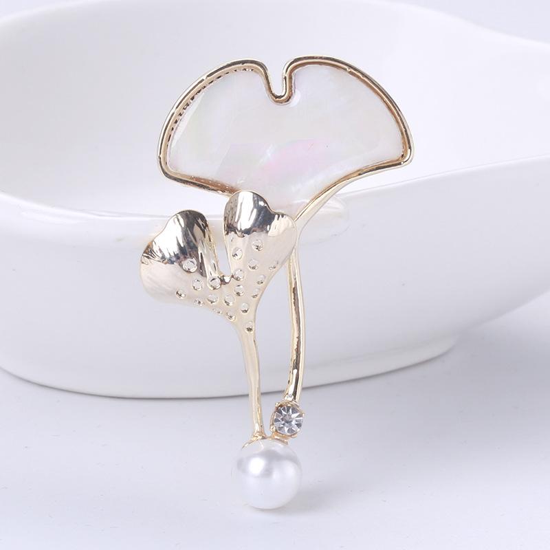 

Натуральный пресноводный перламутровый брошь темперамент простой лист гинкго ретро универсальный пиджак костюм булавка аксессуары