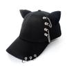 Unisex Nowatorska Czapka Baseballówka z Akcentami Uszu i Łańcuszkiem, Czarna Czapka Streetwear