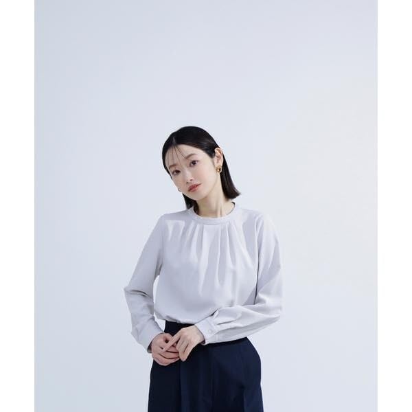 Natural Beauty Basic Tuck Design Blouse Women's Off-White