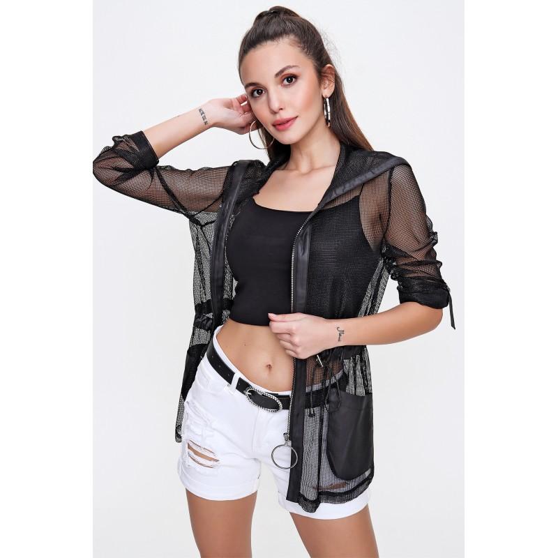 

Кожаная куртка в сеточку с капюшоном и карманом воротника