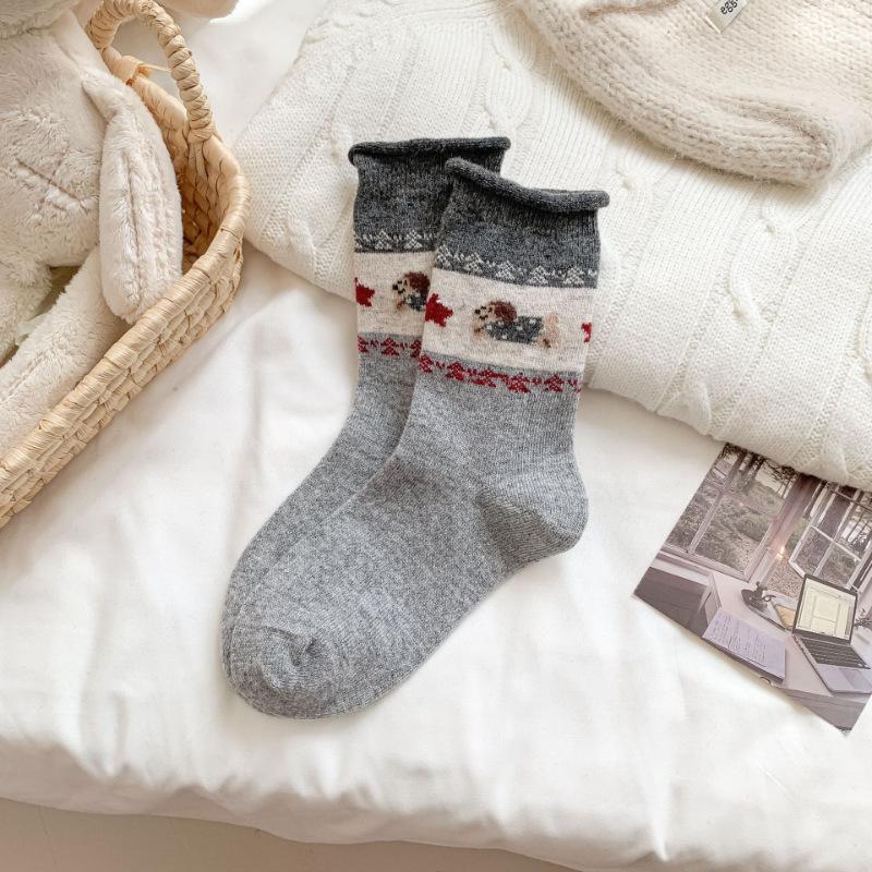 Wełniane Skarpety w Stylu Retro dla Kobiet, z Podwiniętymi Brzegami, Są Urocze i Kreskówkowe. Są modne na jesień i zimę, pogrubione i ciepłe