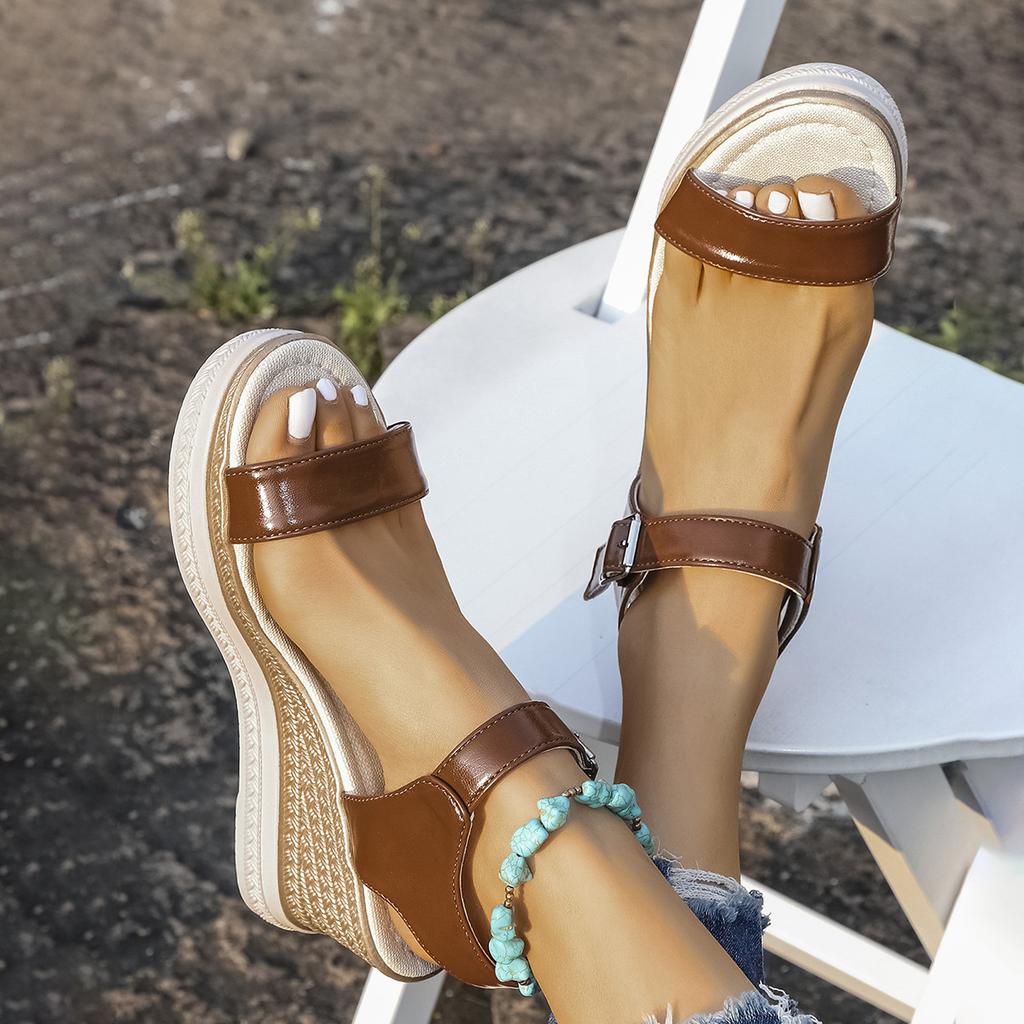 Mode 2025 neue europäische und amerikanische Ein-Knopf-, Fischmaul-, großformatige Sandalen mit hohen Absätzen, Keilabsätzen und dicken Sohlen